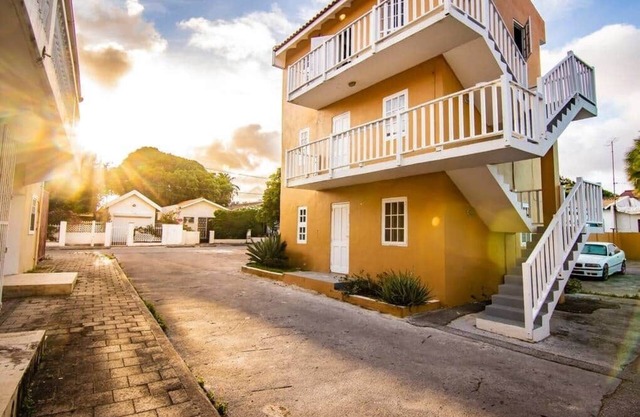 2 br Apartment w attic - O