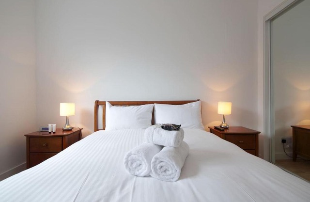 2 BR Apt Walking Distance to Centre & Haymarket