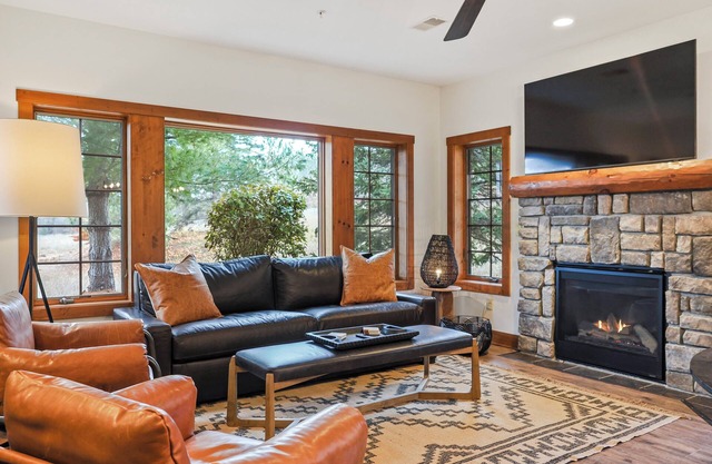 2 BR | Creekside Condo | Ski In/Ski Out | Hot Tub | Sleeps 8 | Pet Friendly