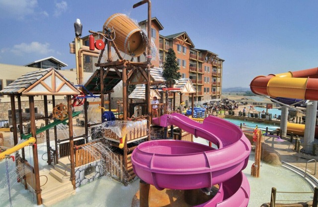 2 BR Dlx Wyndham Great Smokies w/FREE Wilderness Waterpark passes-25% Deposit