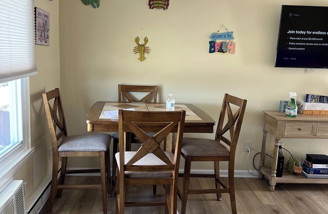 2 BR Family Oriented Quiet Area w/Pool, Close Walk to Beach & Boardwalk