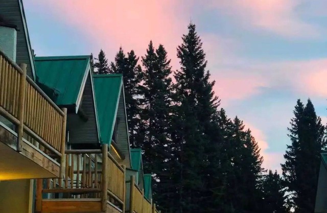 2 BR townhouse | Close to Banff | Private entrance