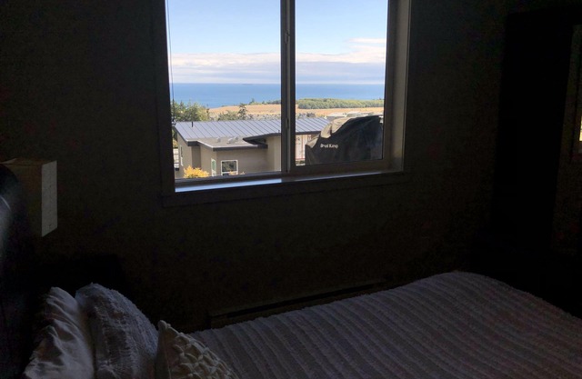 2 BRDM MODERN Suite in Royal Bay w/Ocean View