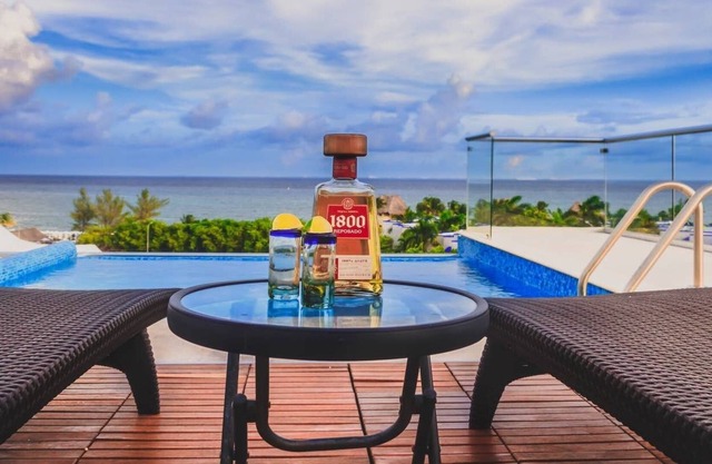 2 breathtaking Penthouses! Private Pool+View!