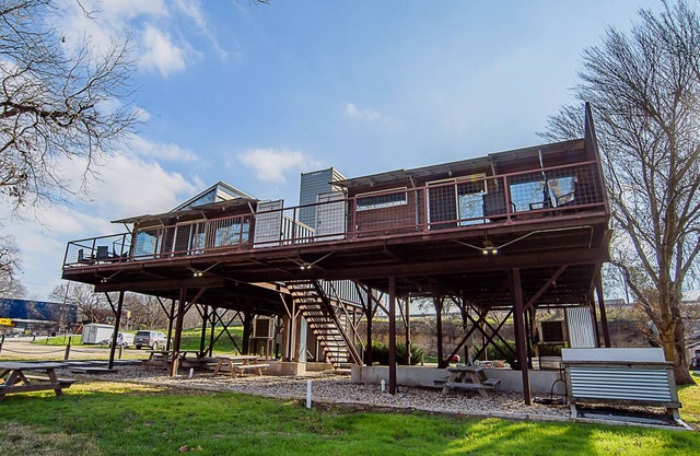 2 Cabins-3 Acre Waterfront Property-10 Min to New Braunfels
