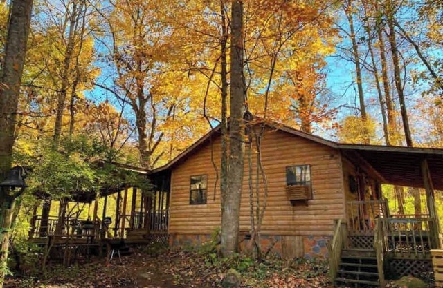 2 Cabins side by side - Sleeps 9, Perfect for 2