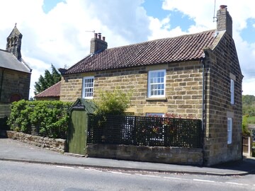 2 Church Cottages, CLOUGHTON