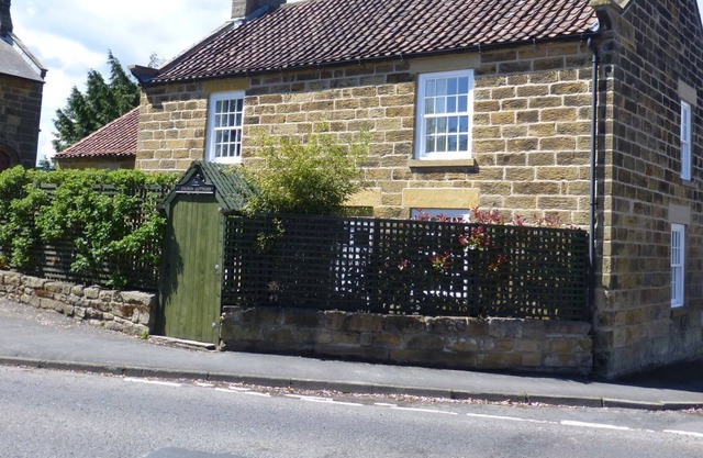 2 CHURCH COTTAGES, pet friendly, with open fire in Cloughton