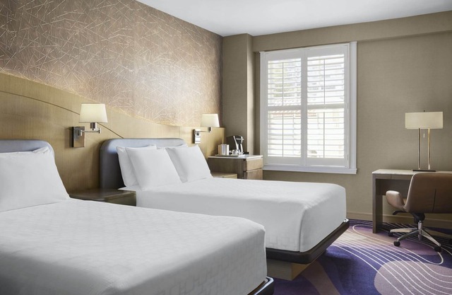 2 Classic Units, Pool, Pets Are Allowed, Close to Pasadena Convention Center!