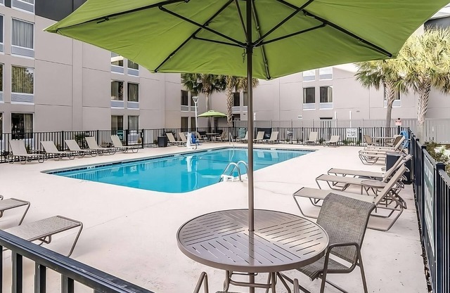 2 Comfortable Deluxe Rooms with 2 Double Beds at La Quinta Inn: near the Beach