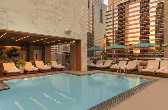 2 Convenient Units, Near Hollywood Walk Of Fame, Dodger Stadium and Crypto Arena