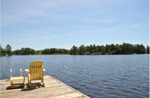 2 Cottages with breathtaking view on Lake Kahshe, in 1 acre of land
