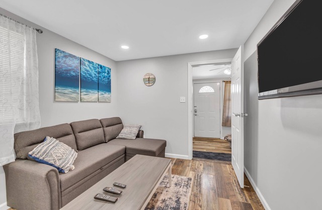 2 Cozy Coastal Cottages Steps From The Beach, Linens & Towels, 8 Beach Badges