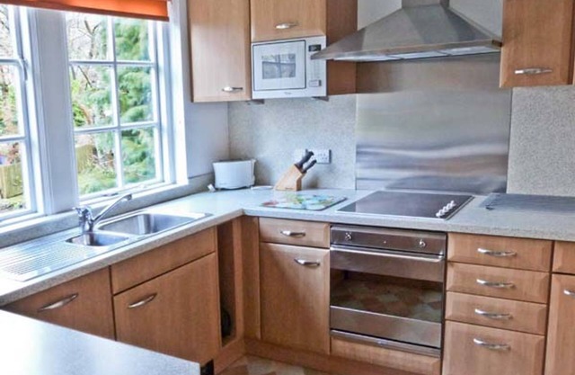 2 DALEGARTH, pet friendly, with a garden in Buckden