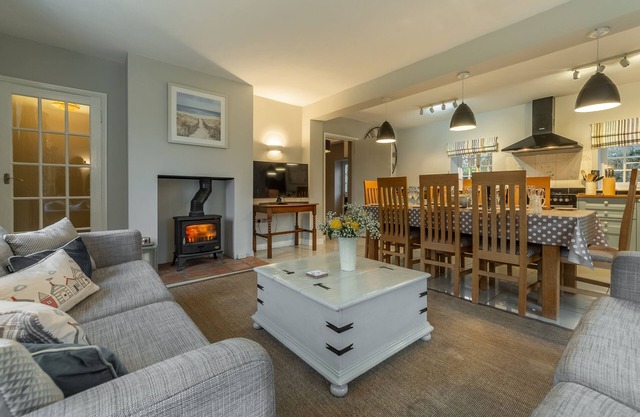2 Dix Cottages, Thornham, Norfolk