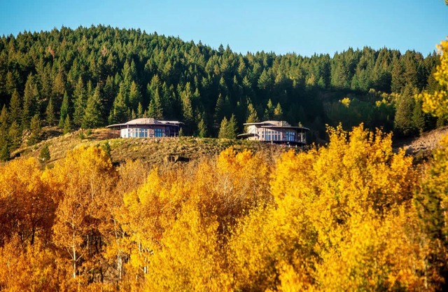 2 Dome Cabins-1 hr to Yellowstone-Hot tub+Theater+Gaming Room+Pool Table+Air Hoc