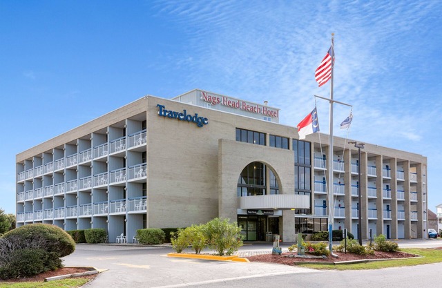 2 Double Beds Guestroom with Pool View