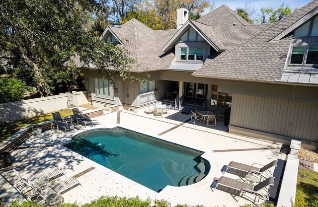 2 Duck Hawk - Sea Pines just a Short Walk to the Beach & Private Pool