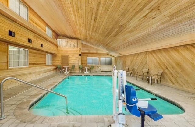 2 Efficient Rooms w/Free Breakfast, Ideal for Business Travelers just off Hwy 6