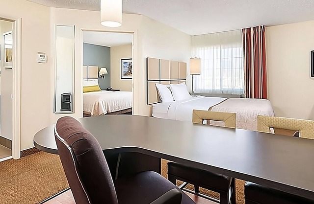 2 Family-friendly Suites w/Fully-equipped Kitchens! Pool Onsite! Pets Allowed!