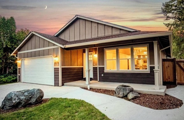 2 Homes Available! Newer 3 bedroom & 2 bath Rambler & Tiny Home in backyard