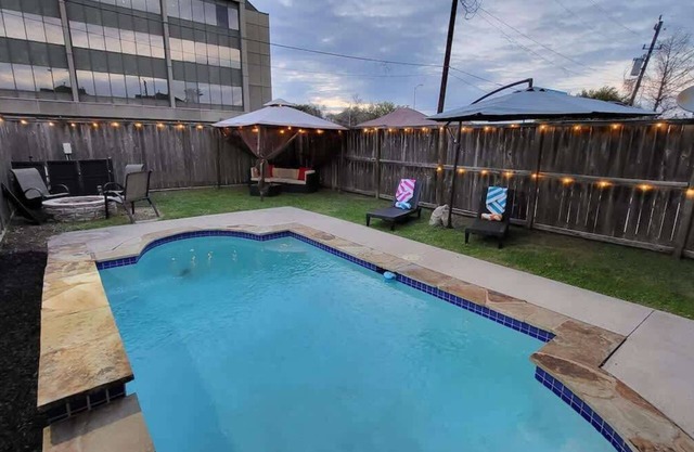 2 Homes for 1 Price Magnificent Pool Sleeps 16