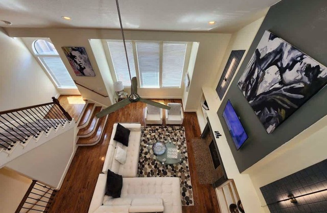 2 Homes Galleria Private Jacuzzi KING BED