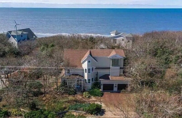 2 houses from Delaware Bay water views & hot tub