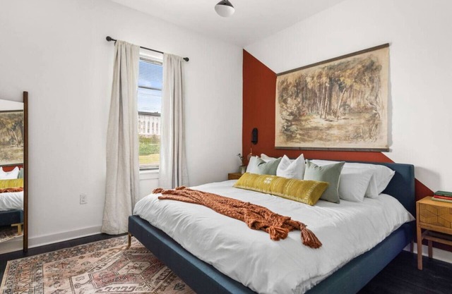 2 King bed and patio near Music Row