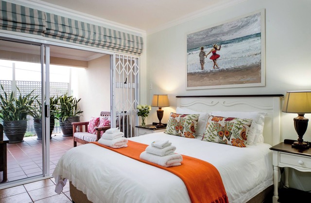 2 La Mer - Side-sea & garden view