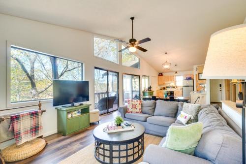 2 Living Areas and Fireplace! Family Murphy Retreat