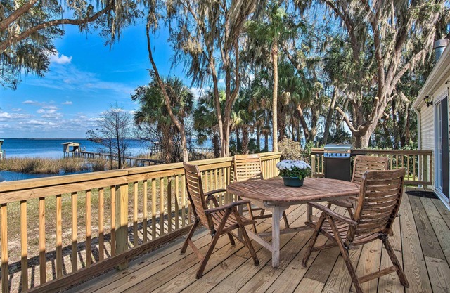2 Living Rooms: Crescent City Home