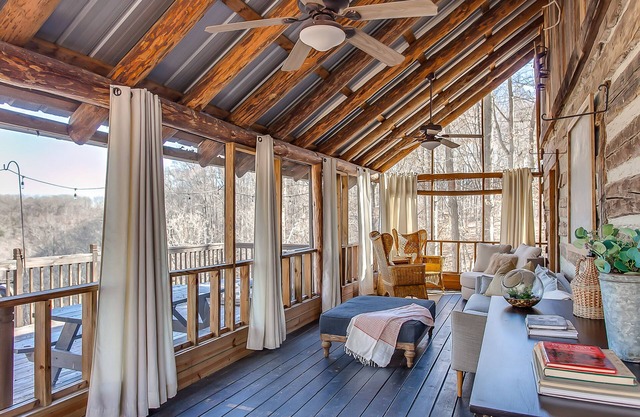 2 Lux Cabins and Treehouse on 50 acres Stunning Lake Views, Fire Pit and Hot Tub