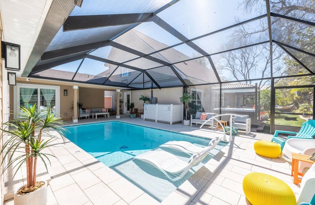 2 LUX homes-1 PERFECT location -14BD/10BA-Heated Pool-WALK to beach-10 min to DT