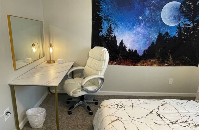 ✨ 2 Luxury Townhomes: 4 King Beds, 2 Kitchens, 6 TV's, 2 Grills & 2 Firepits ✨