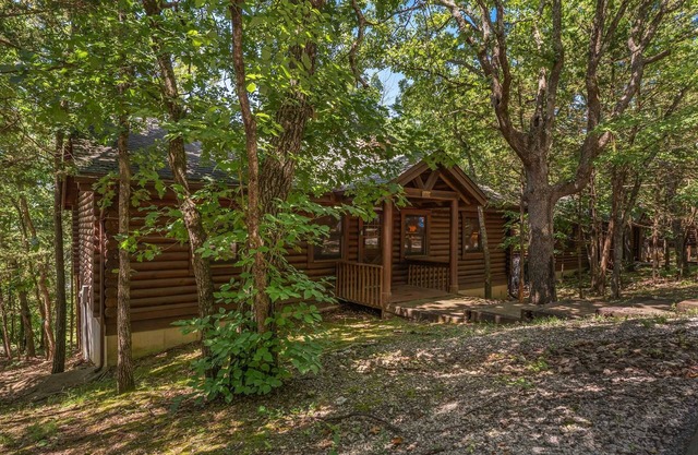 2 Master Suites-Stunning Decor - 150 Acres, Indoor/Outdoor Pools, Free Wifi