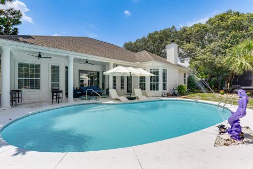 2 Mi to Beach Luxe PCB Escape with Outdoor Space!