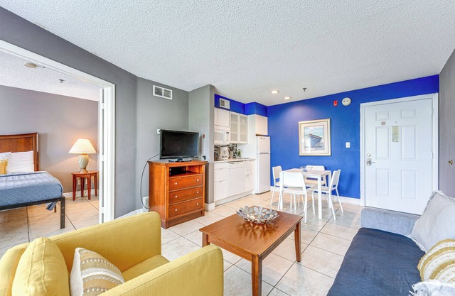 2 Mi to Disney: Resort Condo w/Pool Access