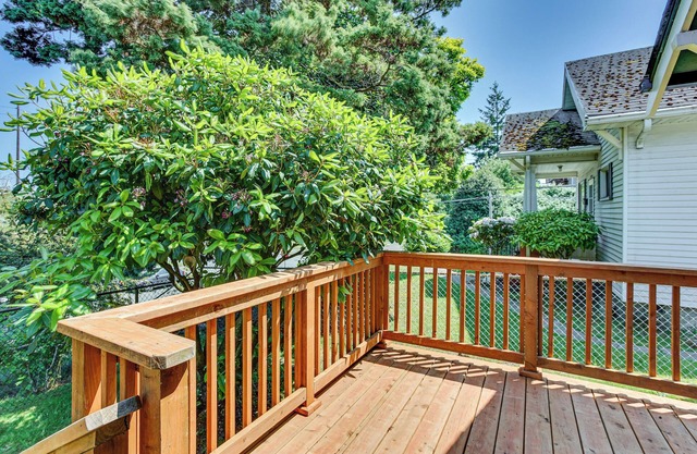 2 Mi to Dtwn Tacoma: Charming Home w/Deck & Yard!