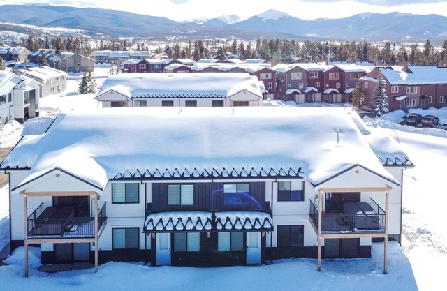 2 Mi to Fraser Tubing Hill: Condo w/Fireplace!