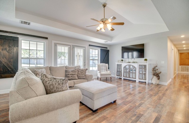 2 Mi to Grand Lake: Grove Home w/Fenced-In Yard