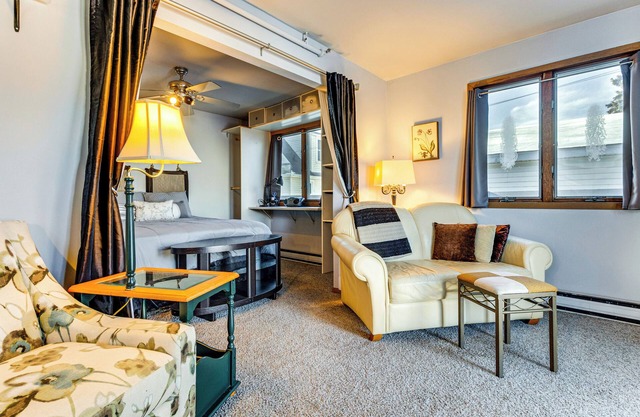 2 Mi to Lake Winnebago: Studio w/Private Yard!