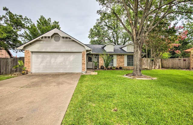 2 Mi to Lone Star Park Irving Home with Fenced Yard