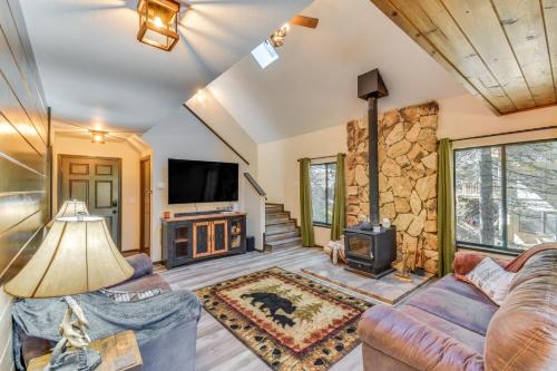2 Mi to Mi-Wuk Village Cabin with Large Deck