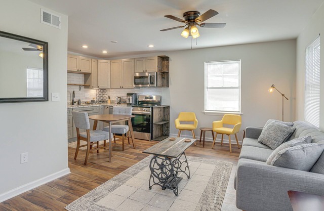 2 Mi to University of Louisville: Apt w/Fire Pit!