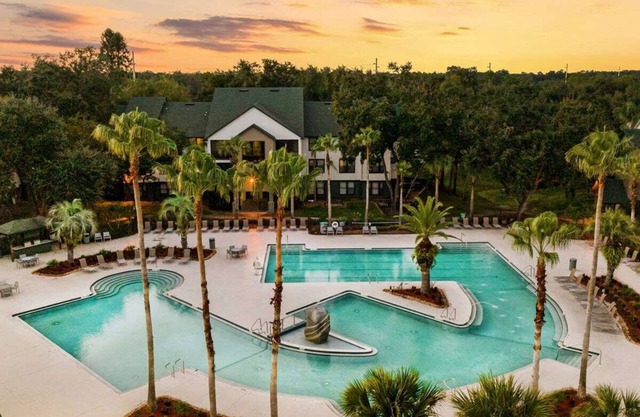 2 MI to USF + Long Term Stays allowed + Gym + Pool