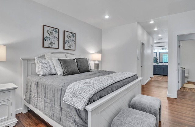 2 Miles from MSU | Modern | Perfect for Couples