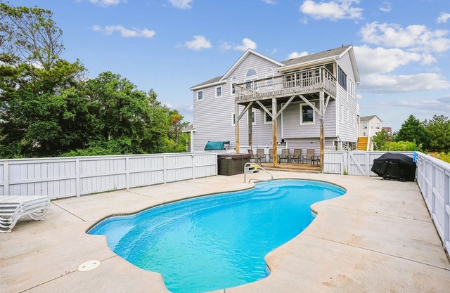 2 min to beach, Private Pool & Hot Tub. Ocean Hill