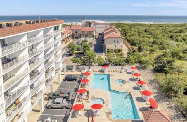 2 Minute Walk To Diamond Beach! Charming 2 BR condowith wonderful ocean views!