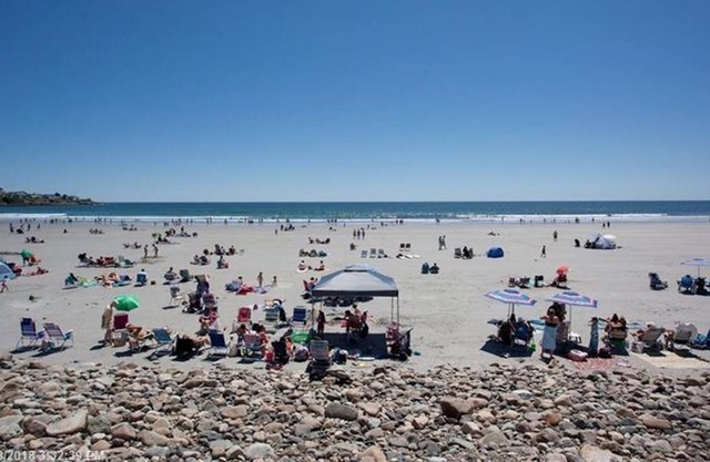 2 minute walk to York's Long Sands Beach!